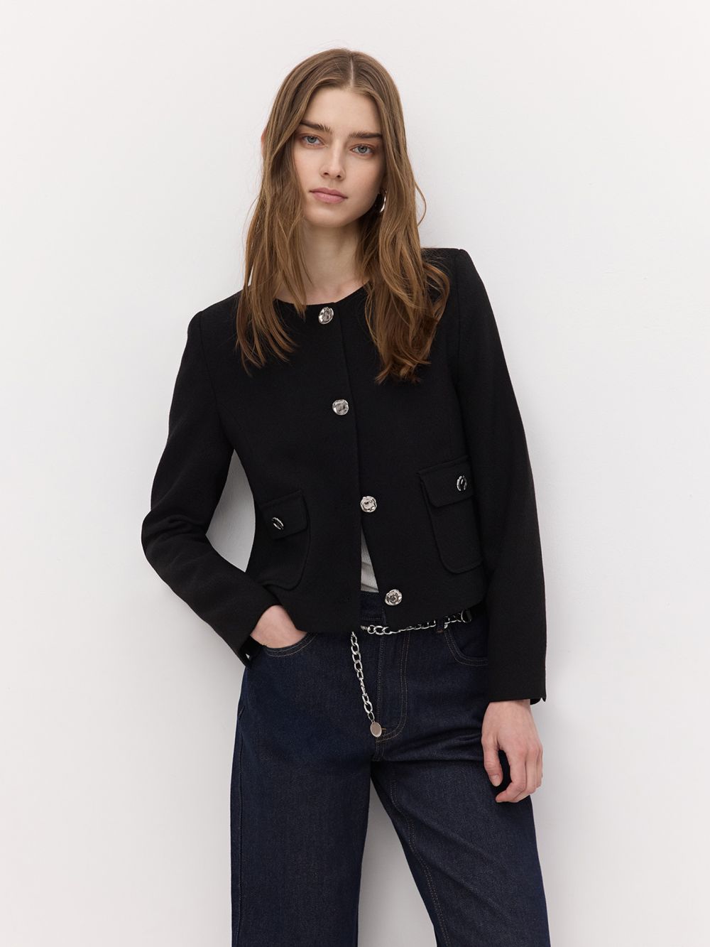 ג׳קט בגזרה מחוייטת במראה צמר