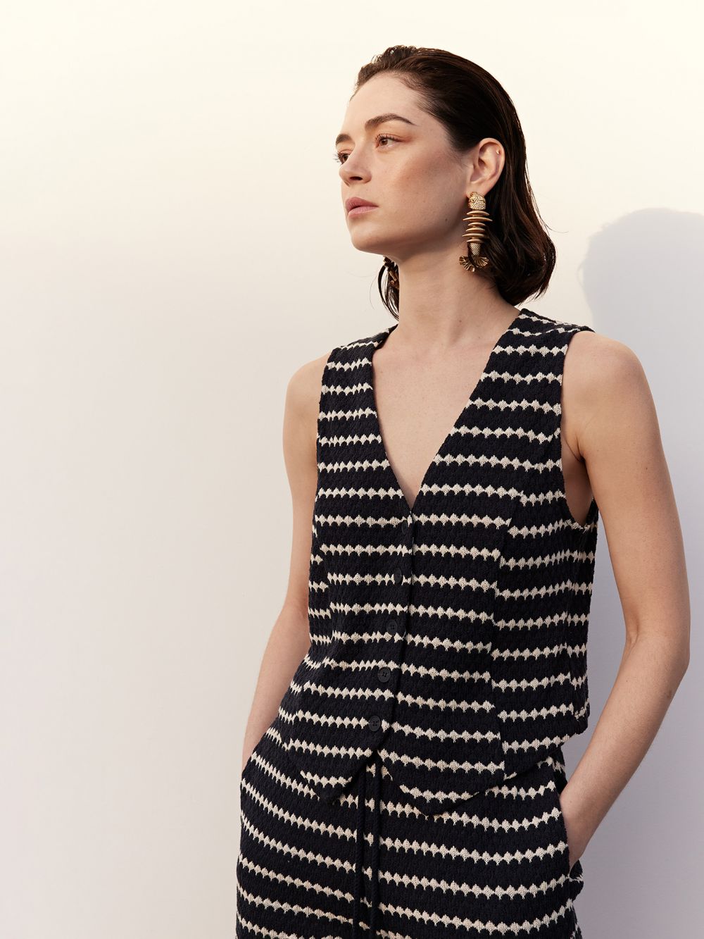 וסט סרוג לוס עם טקסטורה