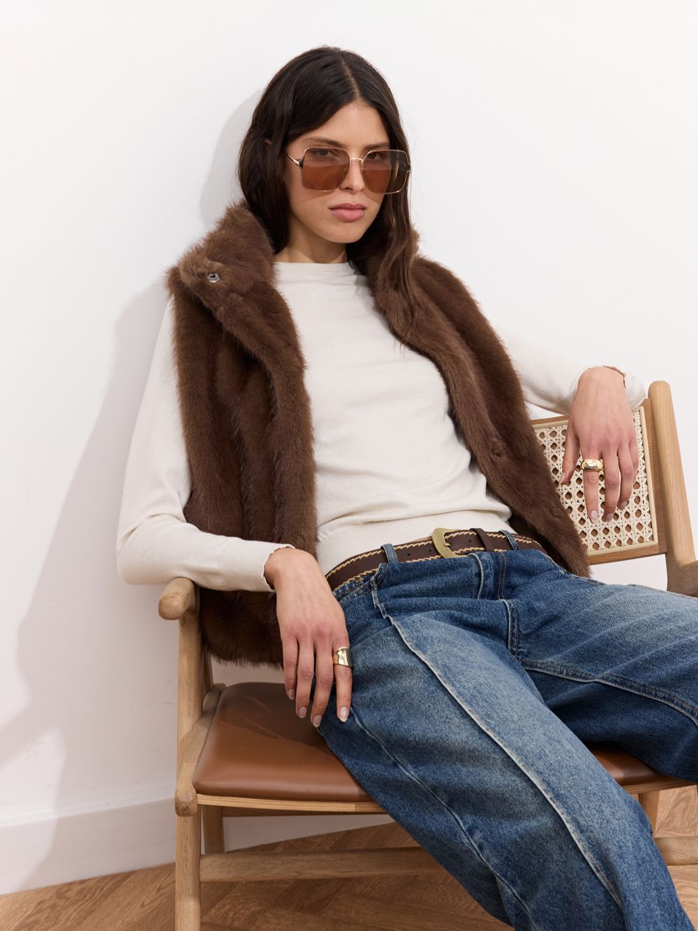 וסט פרווה עם חגורה