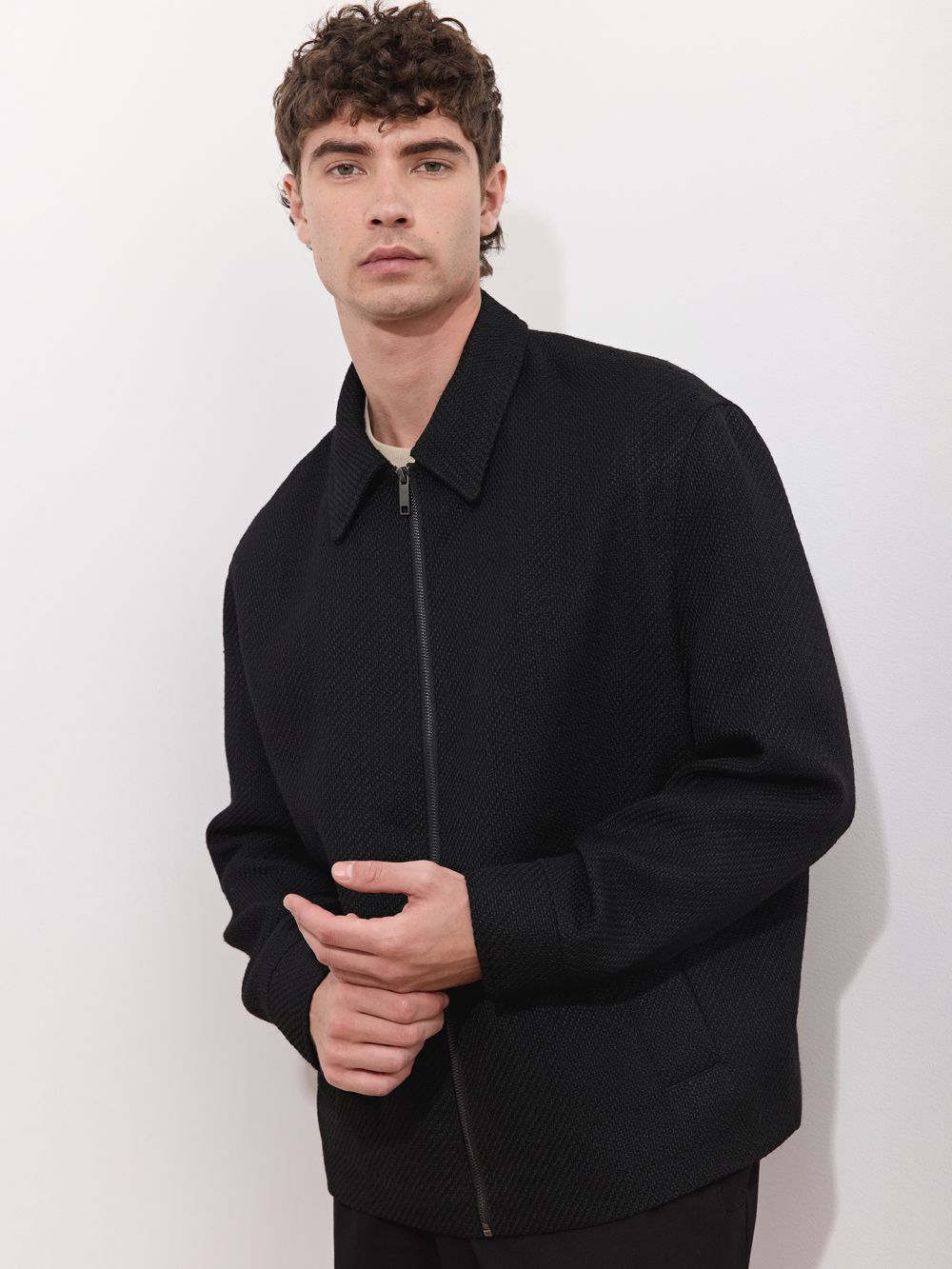 ג׳קט עם רוכסן