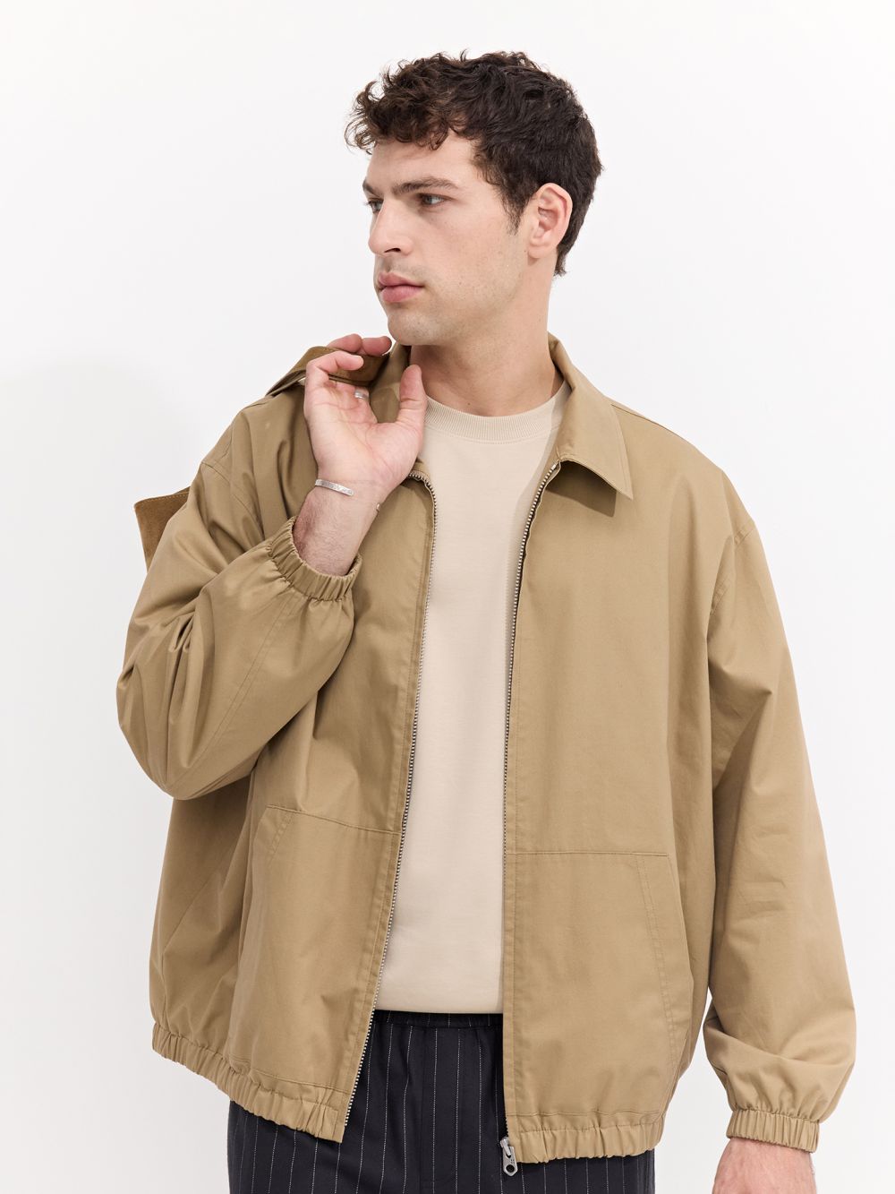 מעיל בומבר עם בטנה משובצת