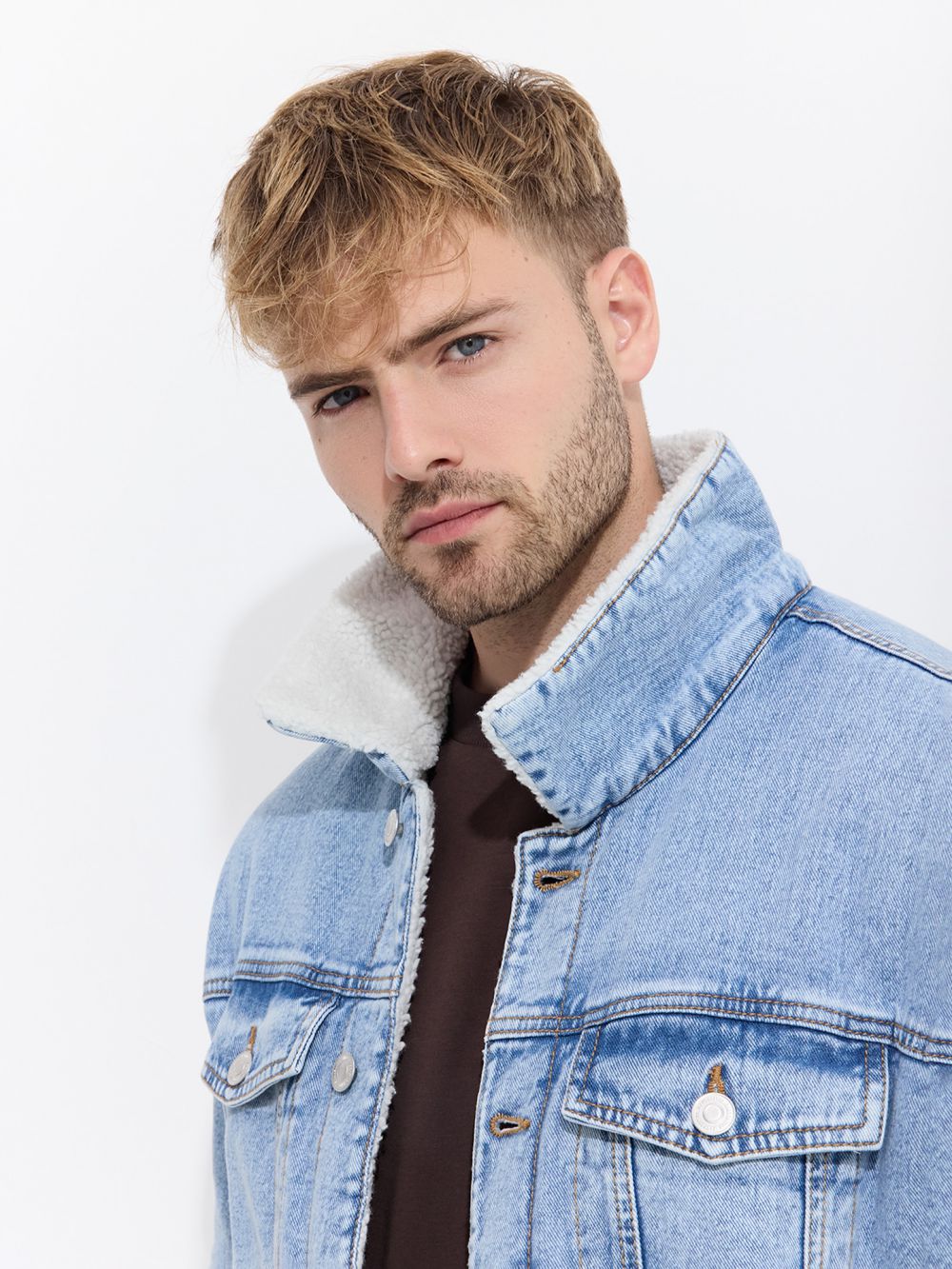 ג׳קט ג׳ינס פרווה