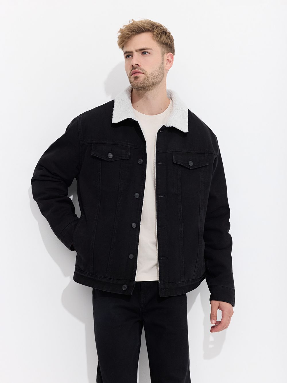 ג׳קט ג׳ינס פרווה