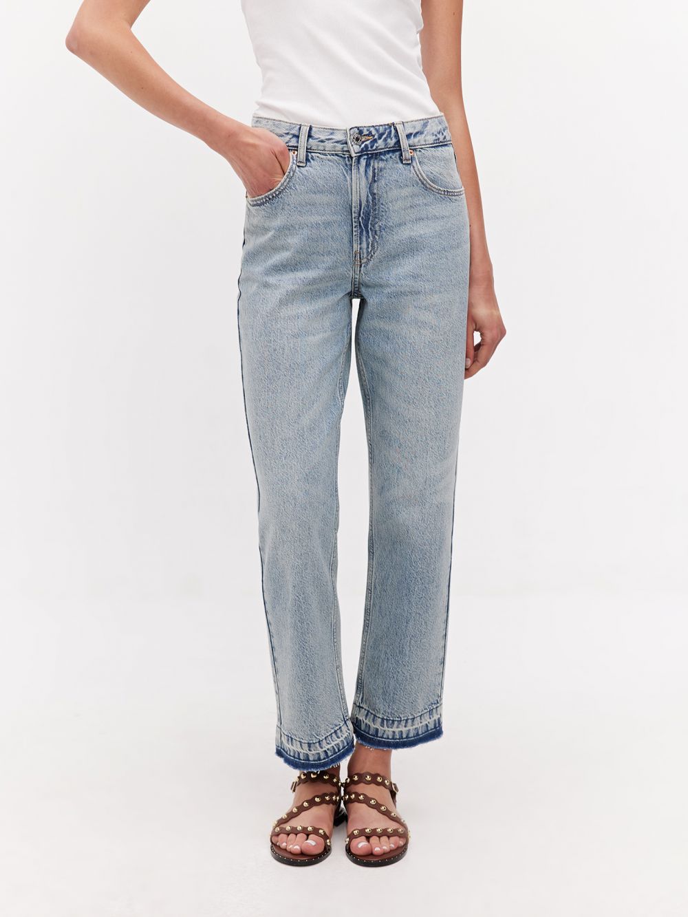 ג’ינס STRAIGHT מותן גבוהה ומכפלת פתוחה