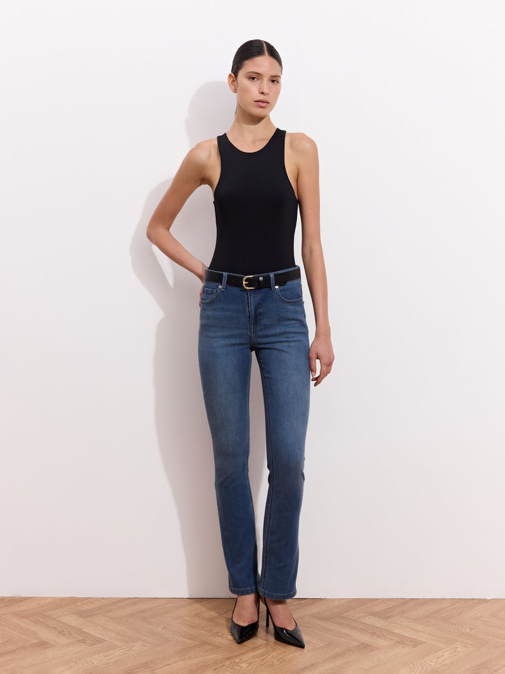 ג׳ינס בגזרת MID RISE BOOTCUT