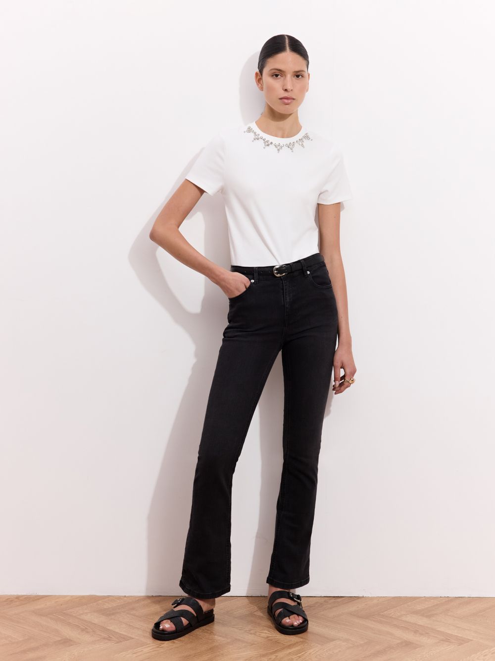 ג׳ינס בגזרת MID RISE BOOTCUT