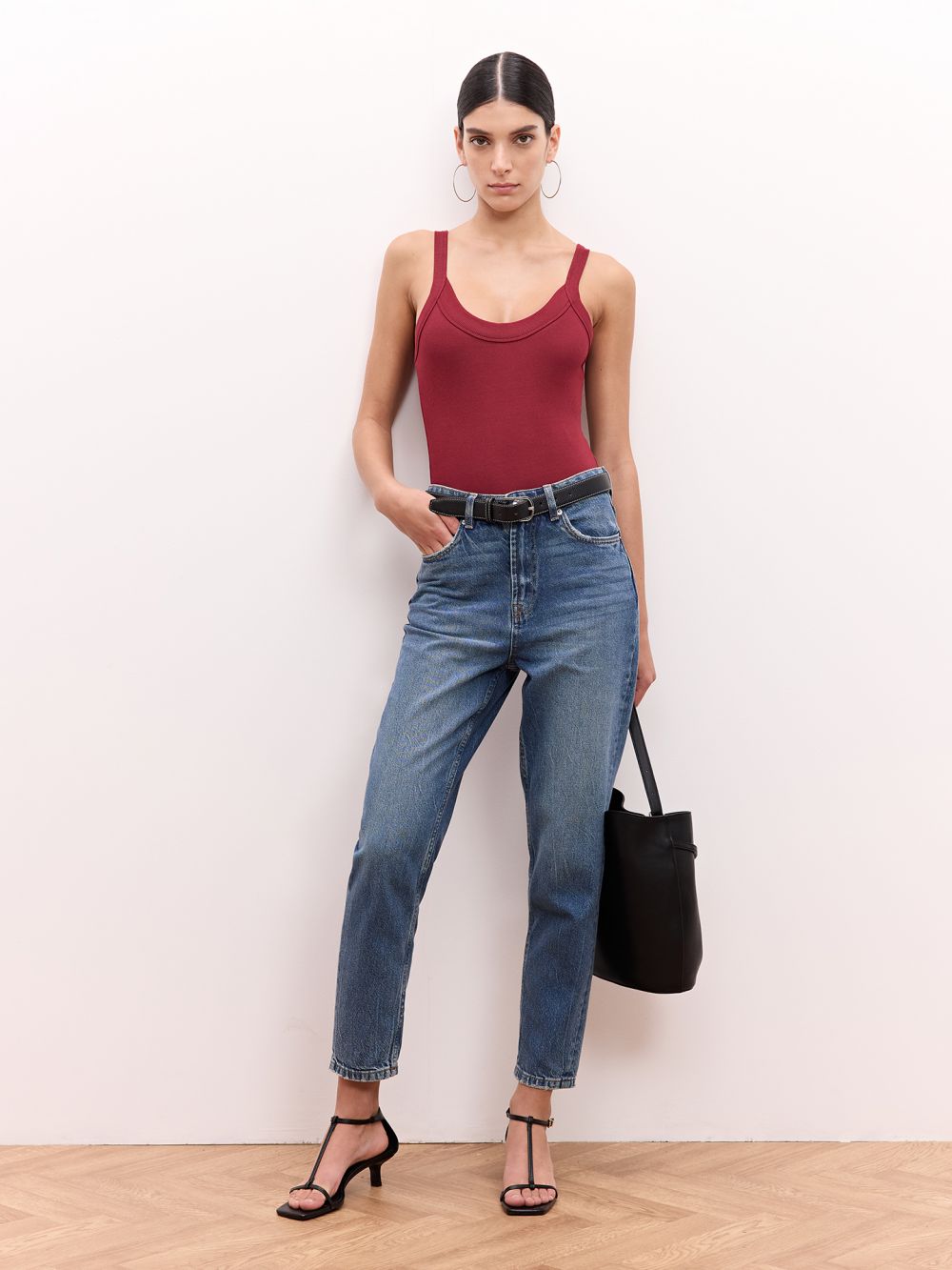 ג׳ינס MOM קלאסי עם חגורה