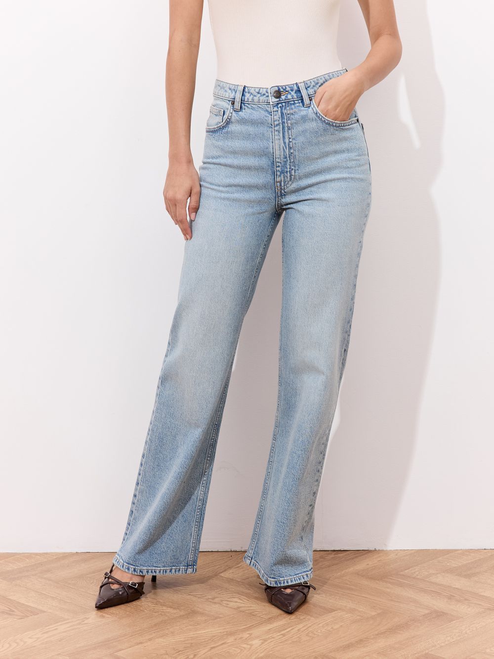 ג׳ינס BOOTCUT בגזרה גבוהה