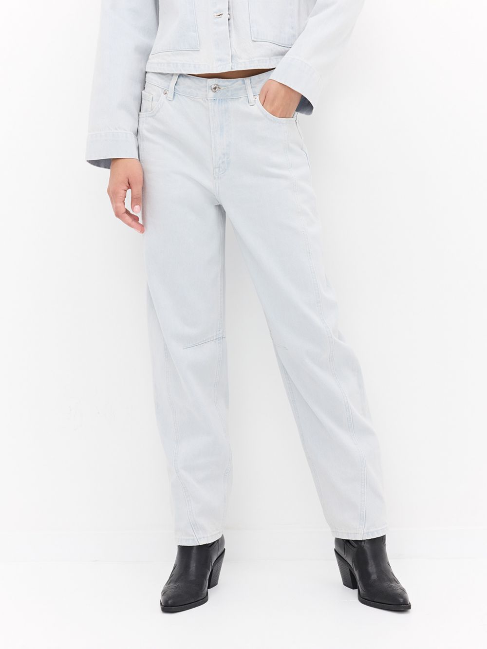 ג׳ינס בגזרת BALLOON עם חתכים