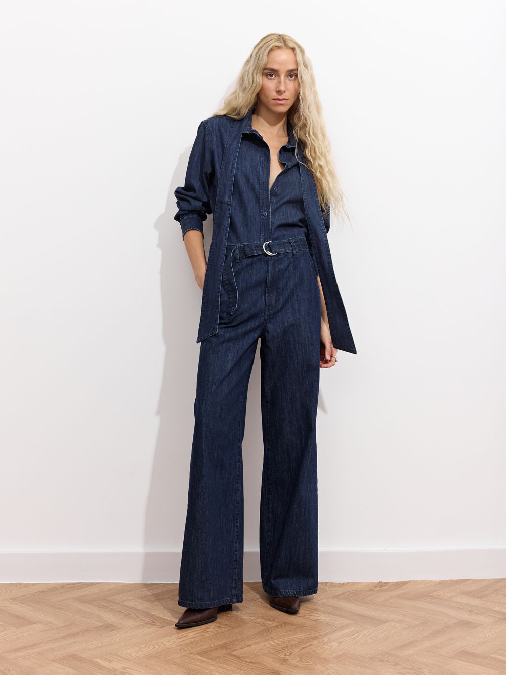 מכנסי ג׳ינס בסגנון מחוייט