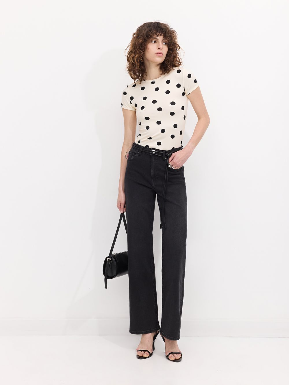 ג’ינס BOOTCUT עם חגורת קשירה