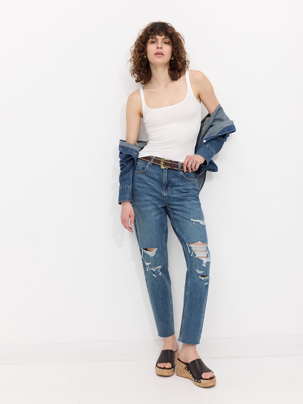 ג׳ינס MOM עם קרעים