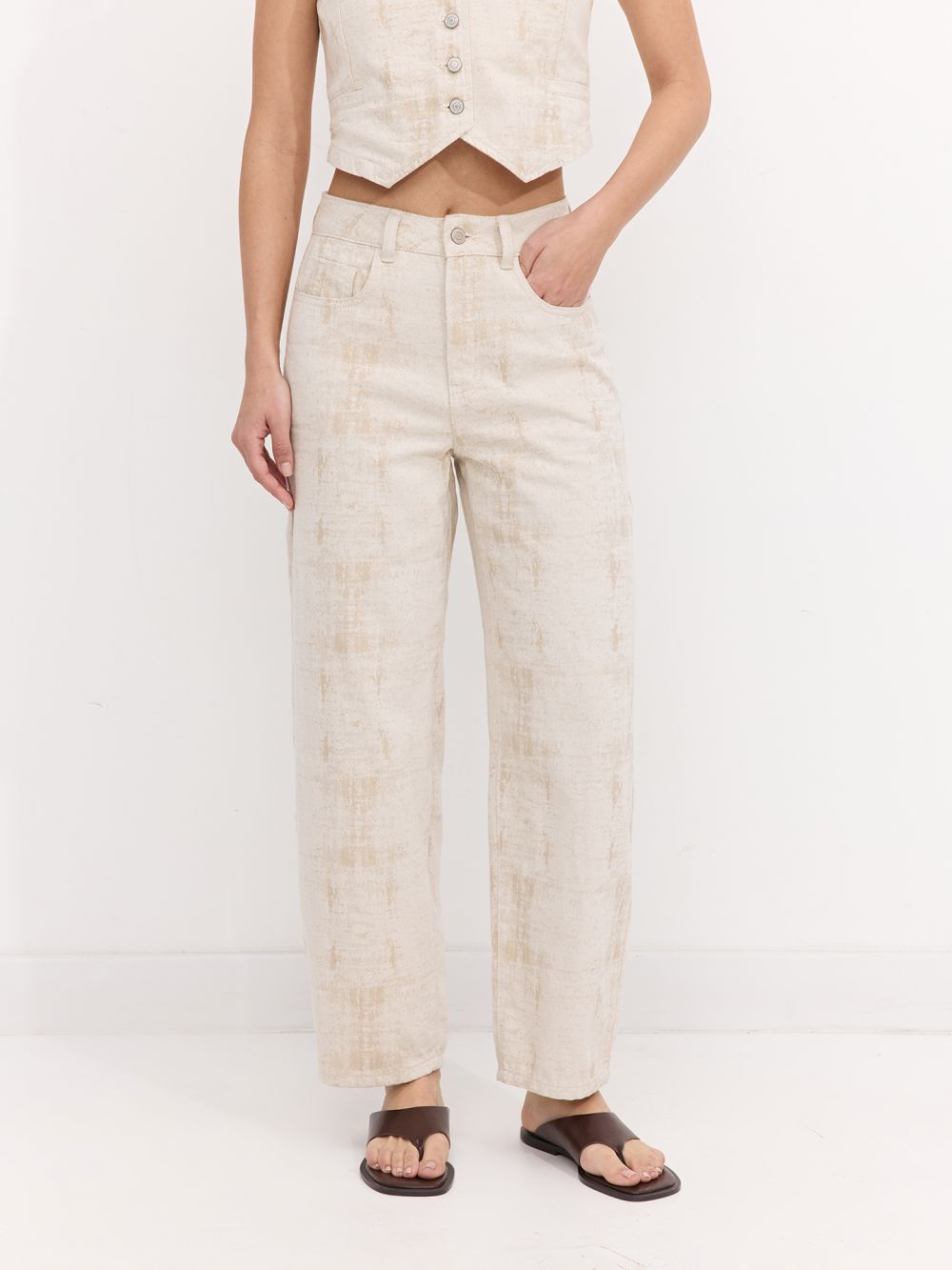 מכנסיים בגזרת BALLOON עם טקסטורה