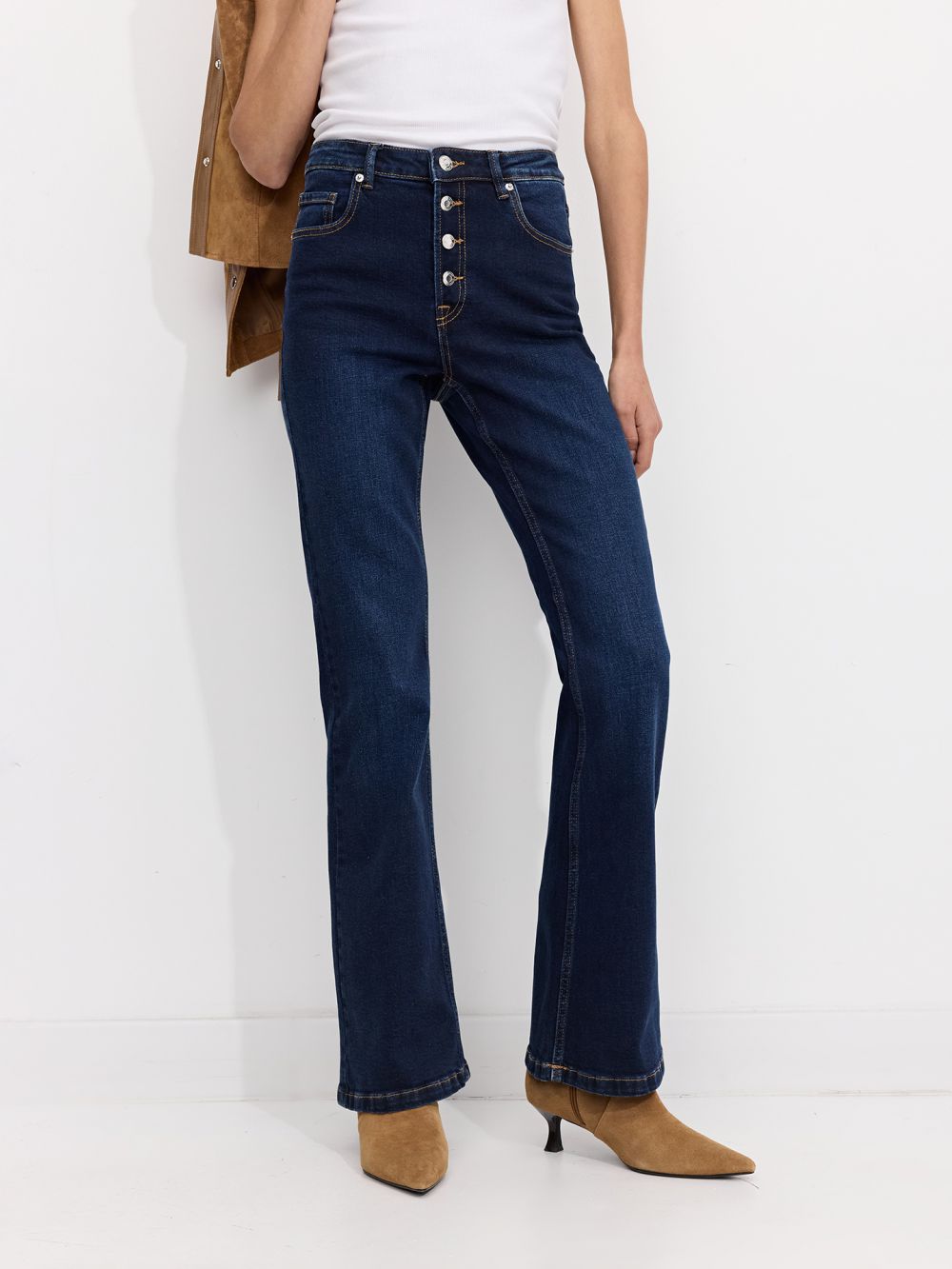 ג׳ינס כפתורים בגזרת FLARE