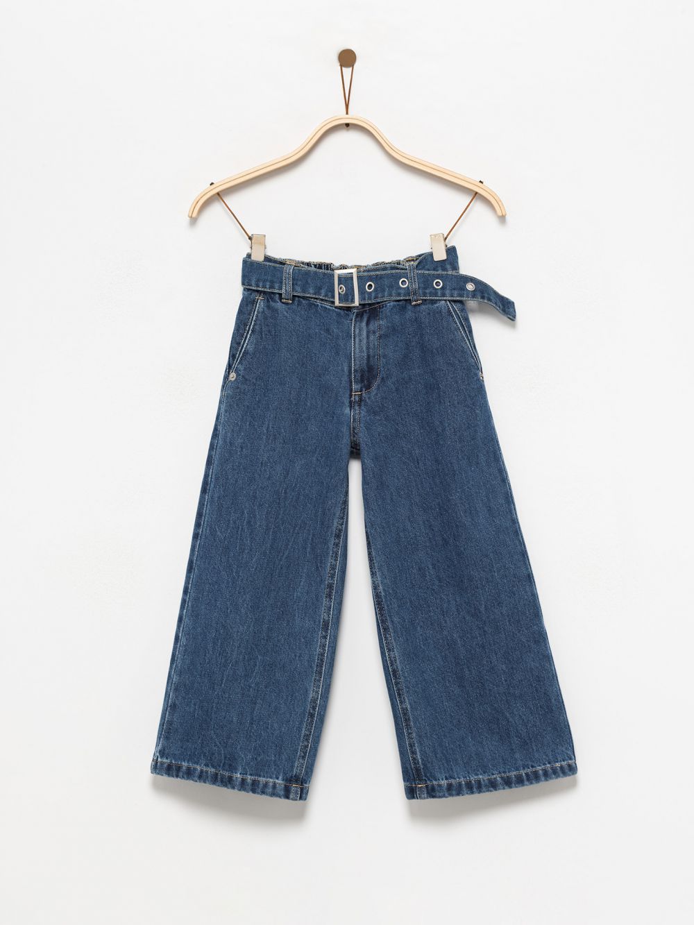 ג’ינס עם חגורה