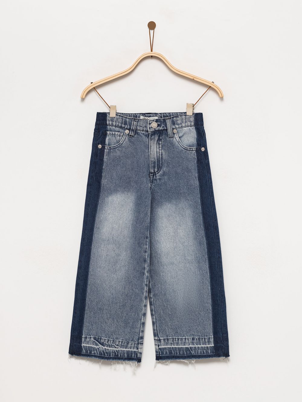 ג’ינס עם סיומת פרומה