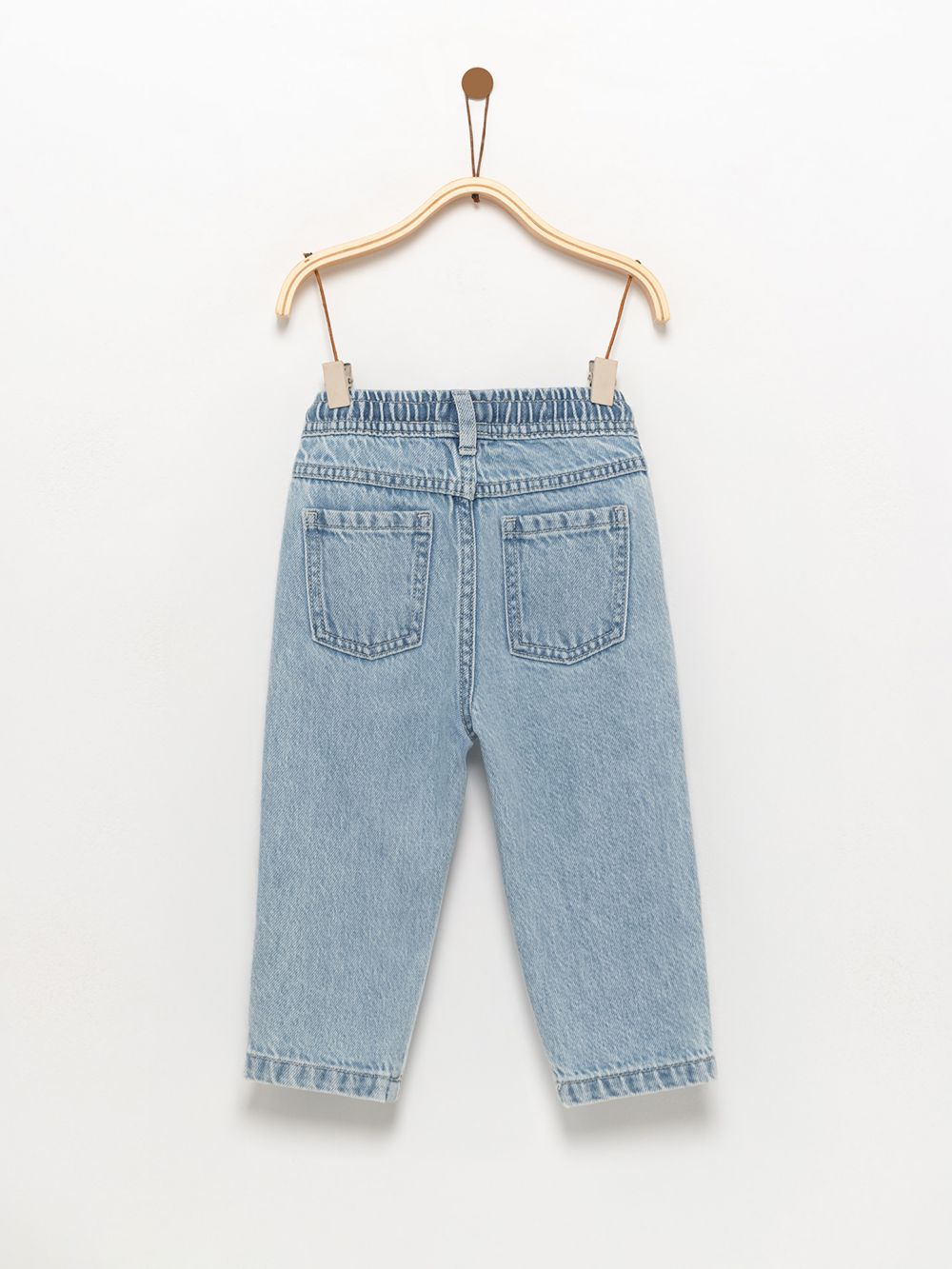 ג’ינס עם גומי