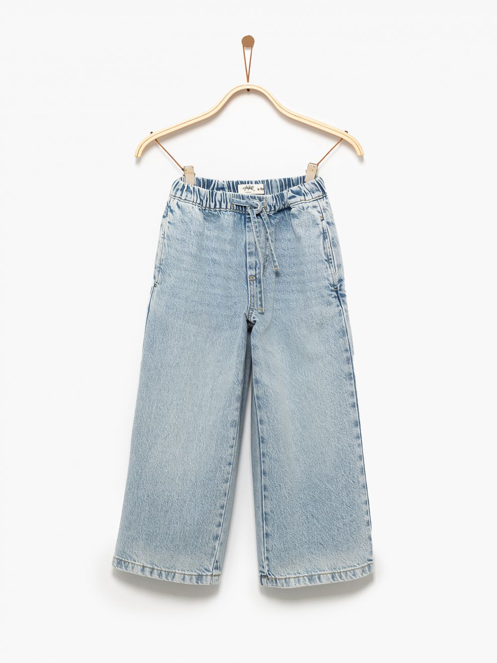 ג׳ינס עם שרוך קשירה