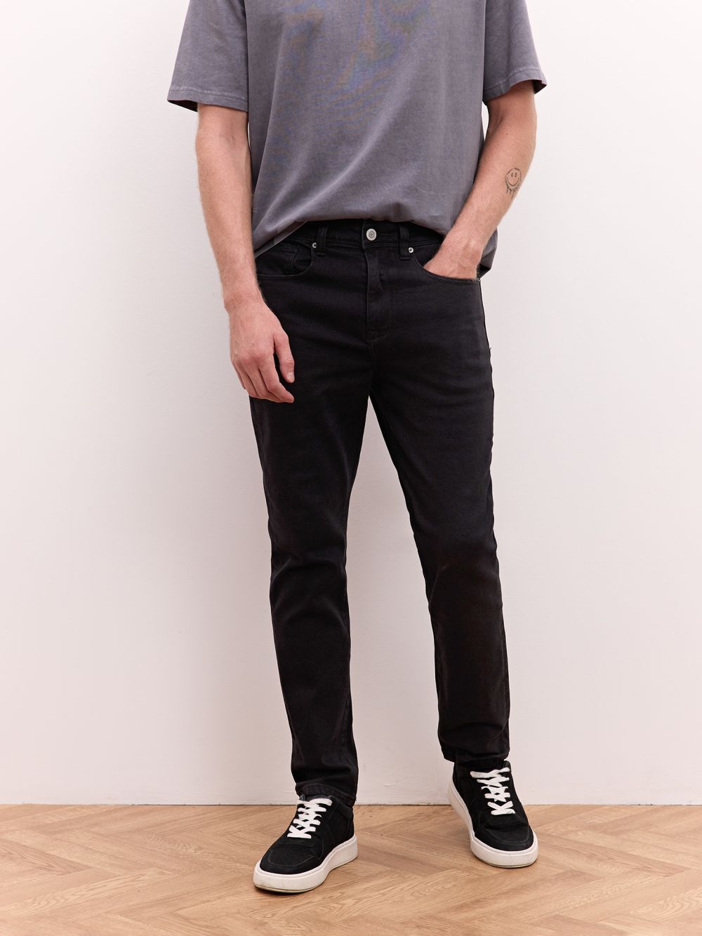 ג׳ינס בגזרת SLIM