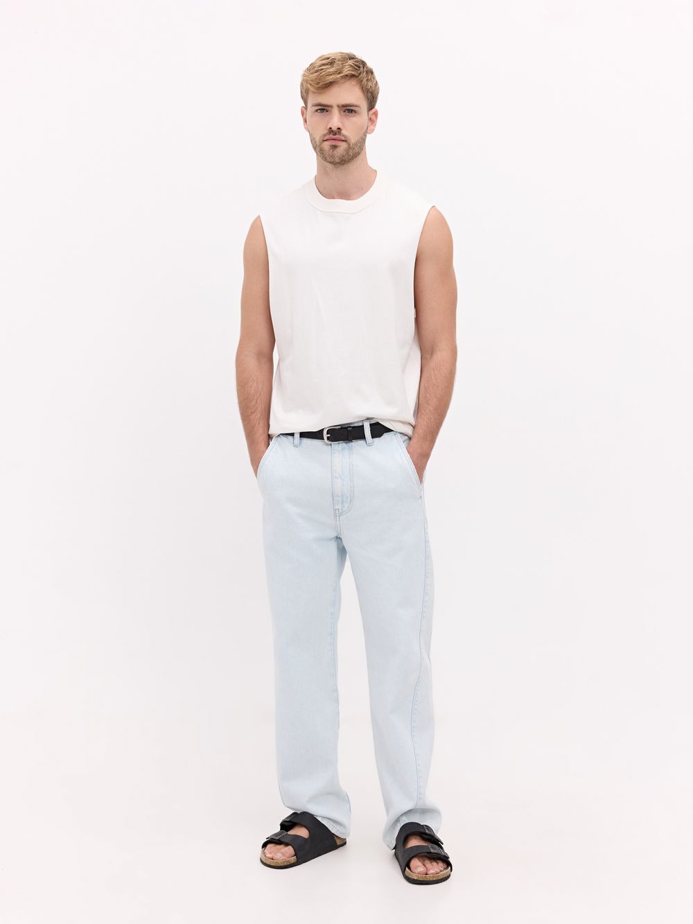 ג’ינס עם תפר אלכסוני