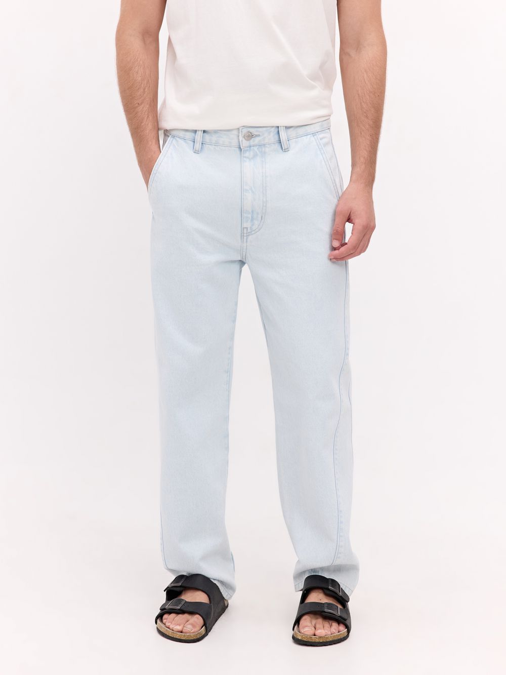 ג’ינס עם תפר אלכסוני