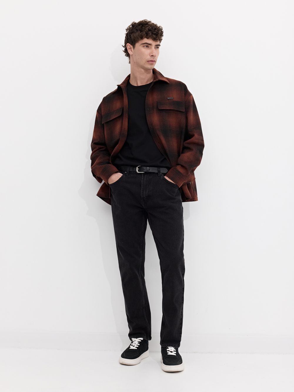 ג׳ינס בגזרת SLIM