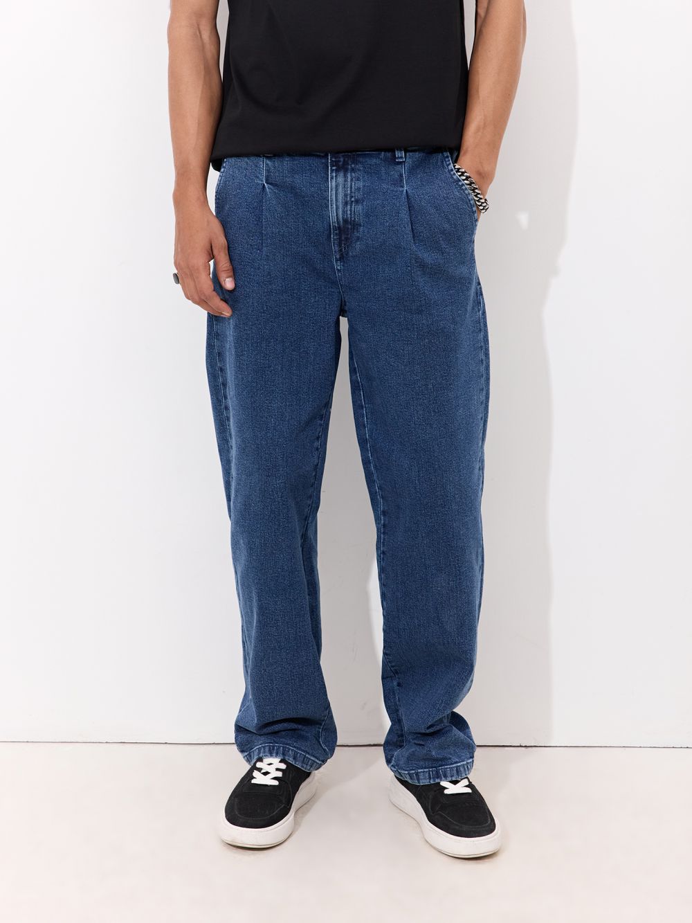 ג’ינס בגזרת Relax עם כפלים