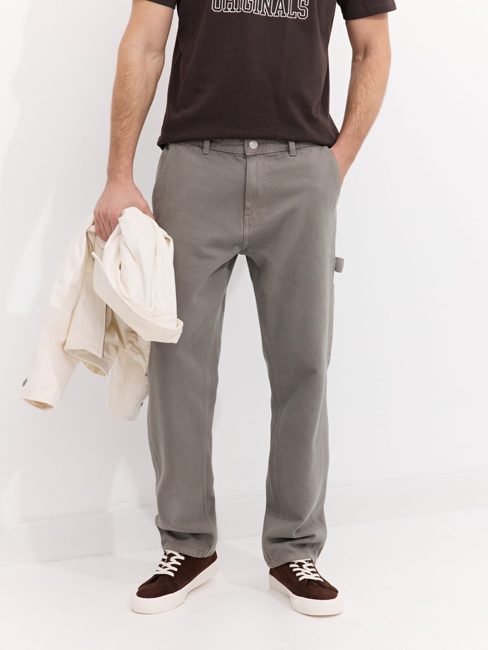 ג׳ינס בגזרת carpenter