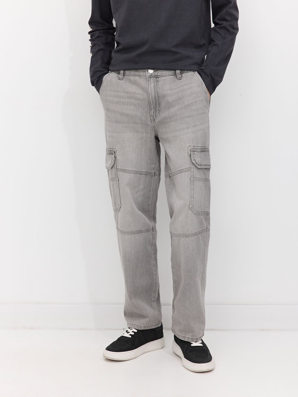 דגמ”ח ג’ינס בגזרה STRAIGHT