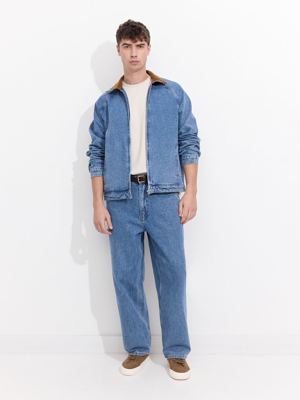 ג’ינס Wide leg בגזרת Tapered fit