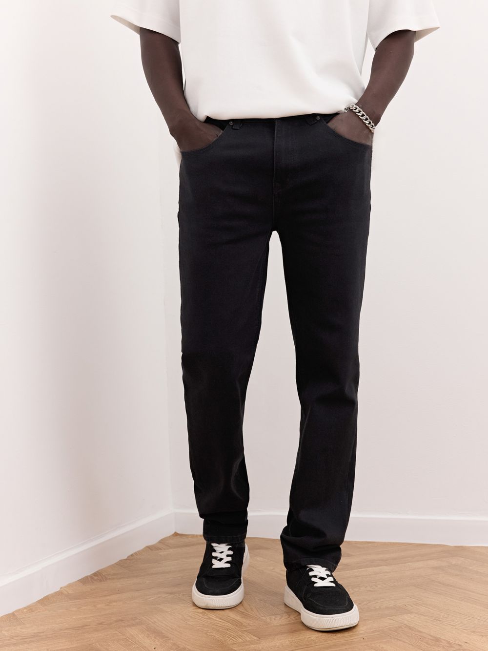 ג׳ינס בגזרת SLIM