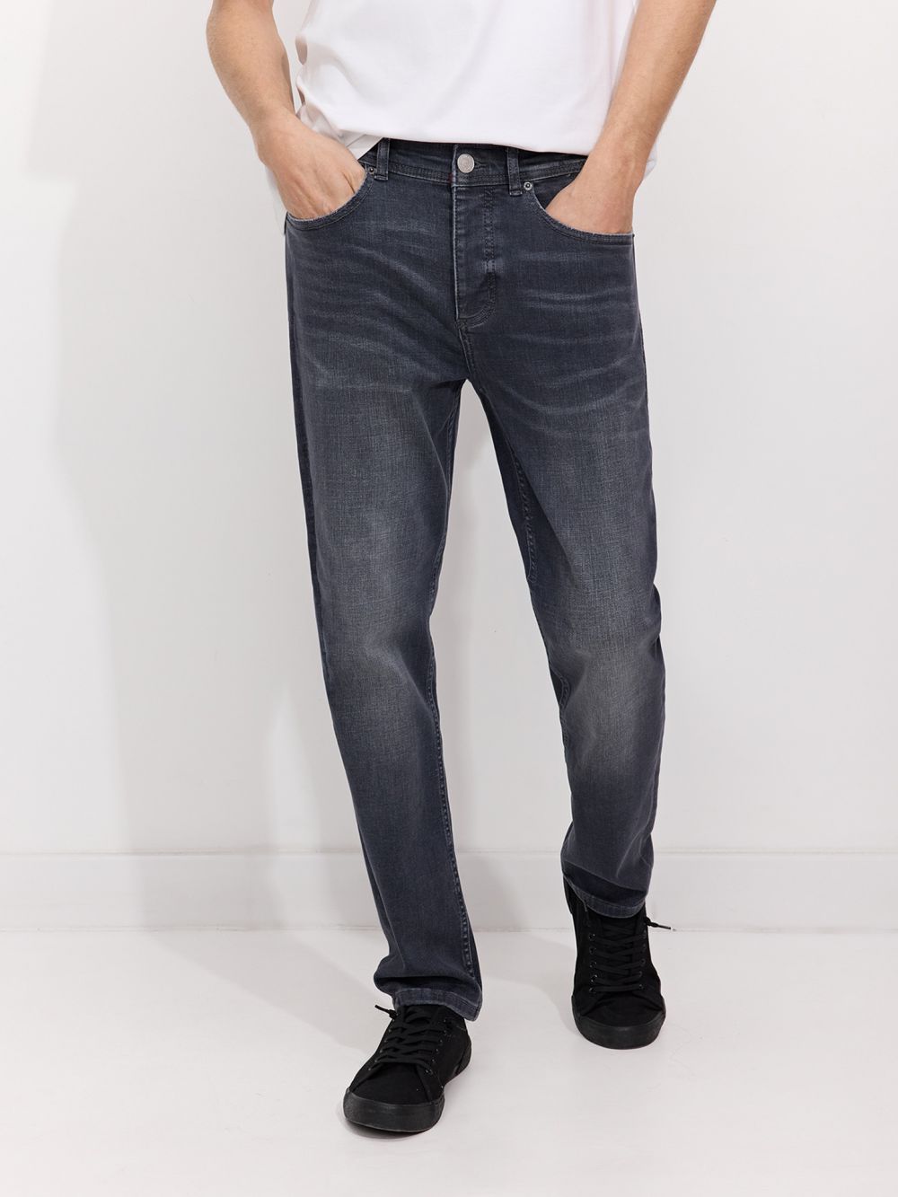 ג’ינס בגזרת SLIM