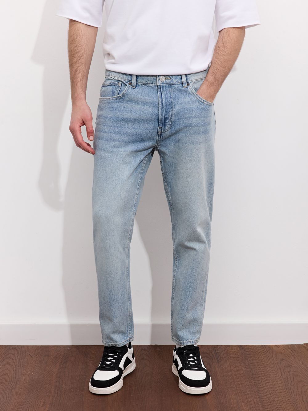 ג’ינס בגזרת קרופ SLIM