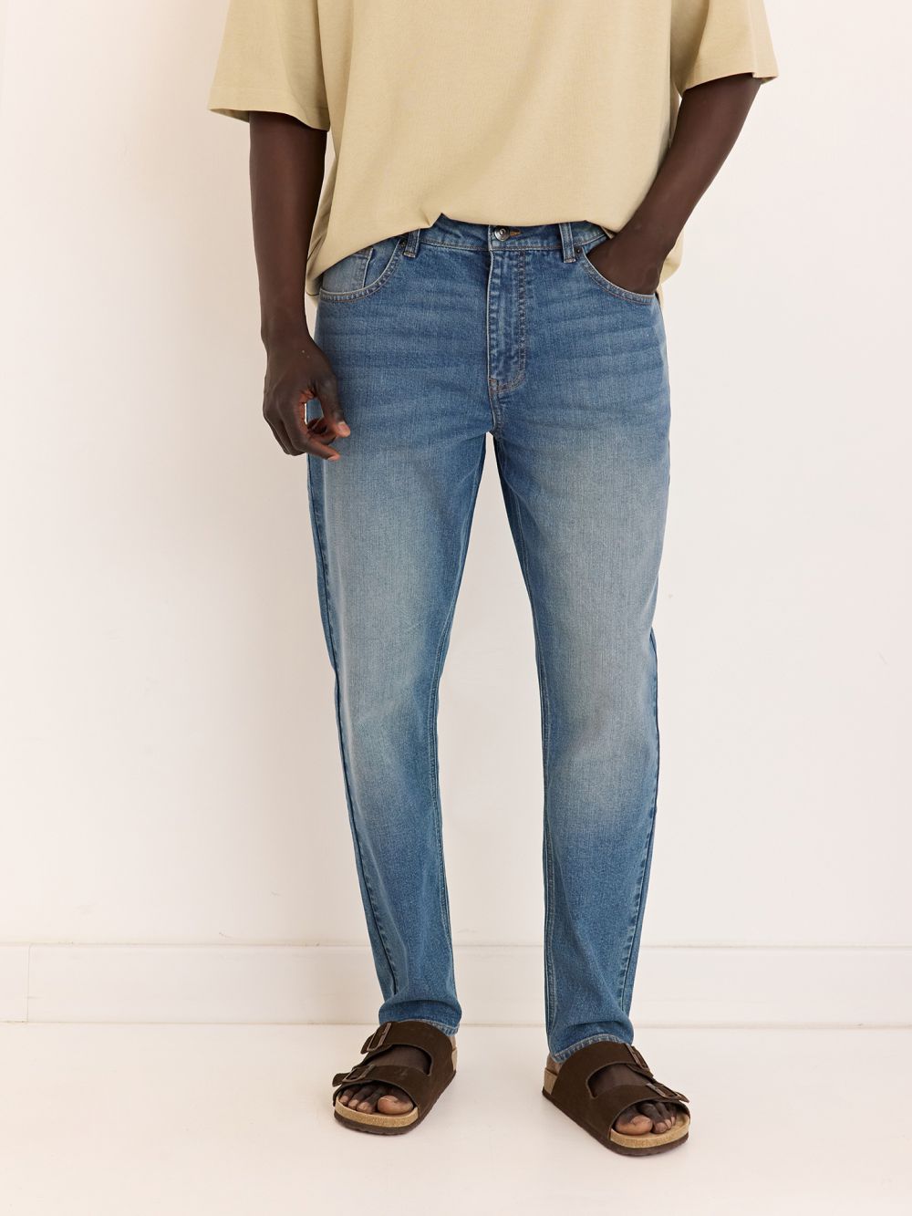 ג׳ינס בגזרת STRAIGHT SLIM