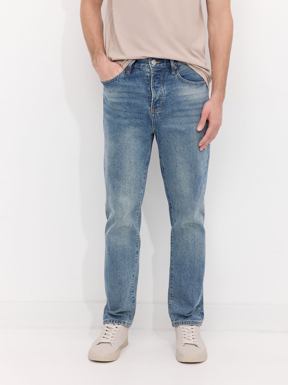 ג׳ינס בגזרה STRAIGHT