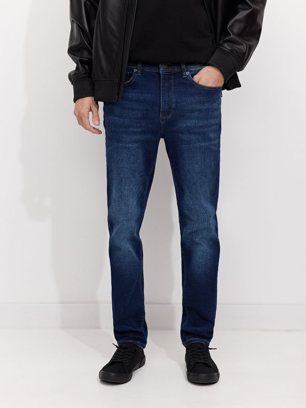 ג’ינס בגזרת SKINNY