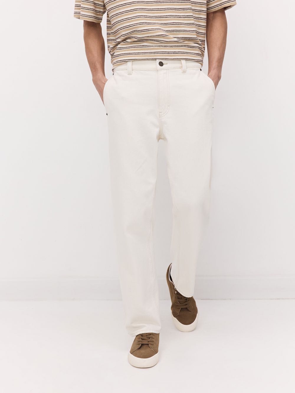 ג’ינס בגזרה STRAIGHT עם כיסי CHINNO