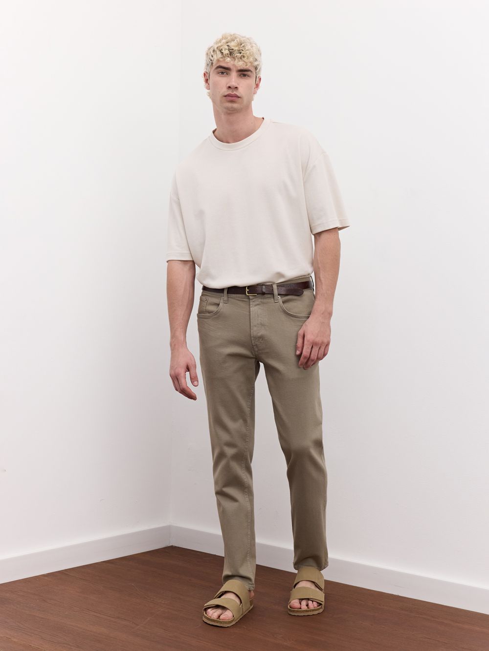 ג’ינס בגזרת SLIM