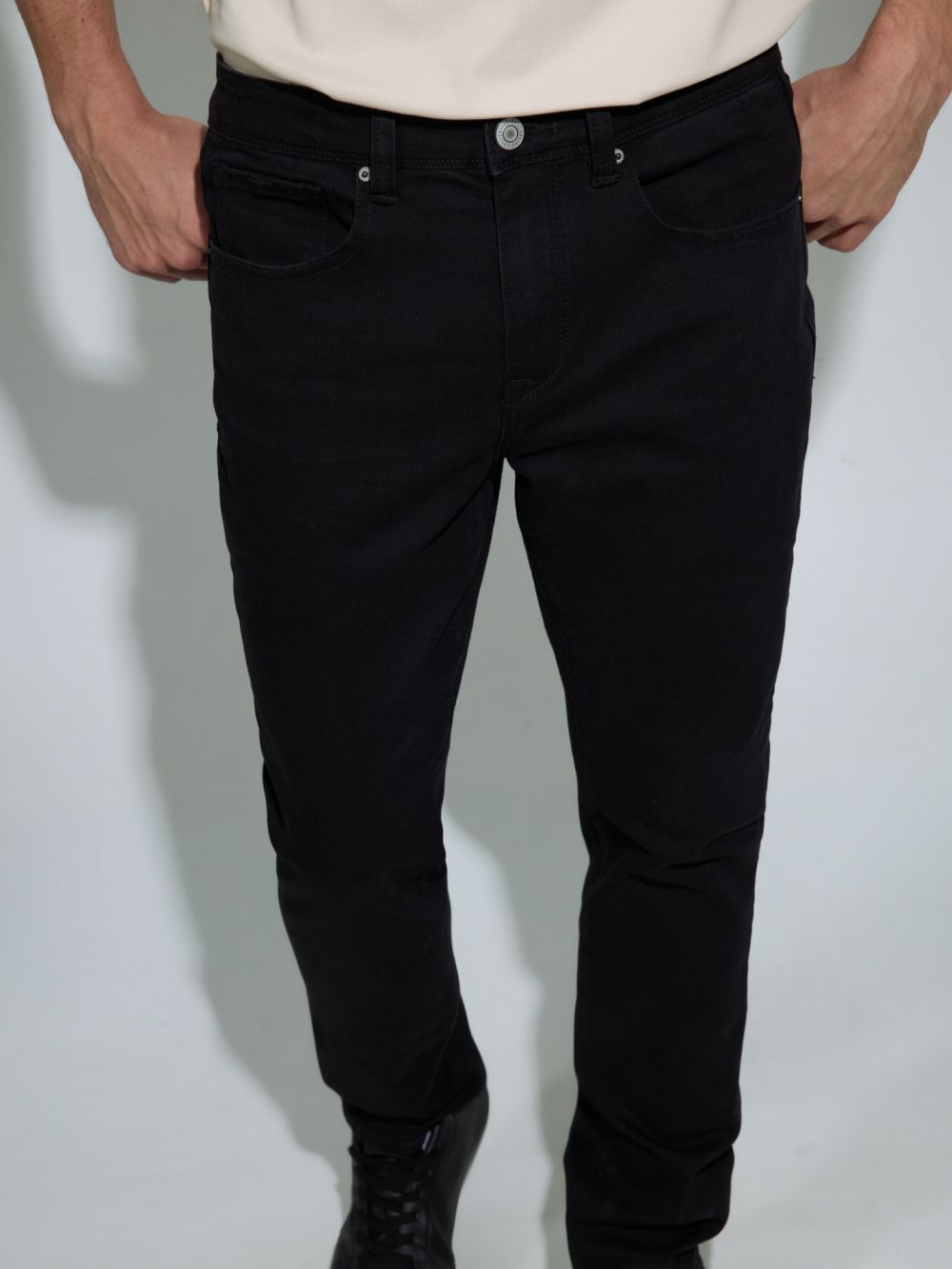 ג’ינס בגזרת SLIM