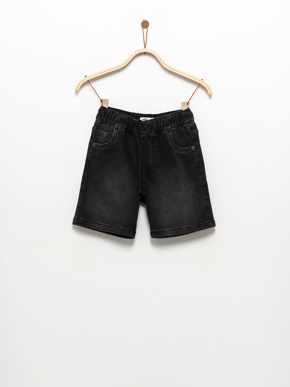 ברמודה מג׳ינס ג׳וגר