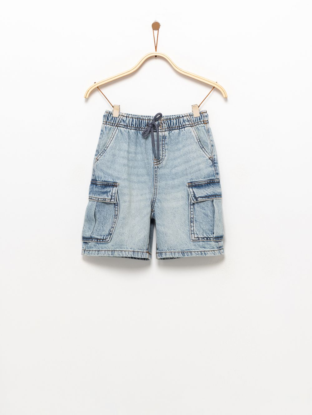 דגמ”ח ג’ינס קצר