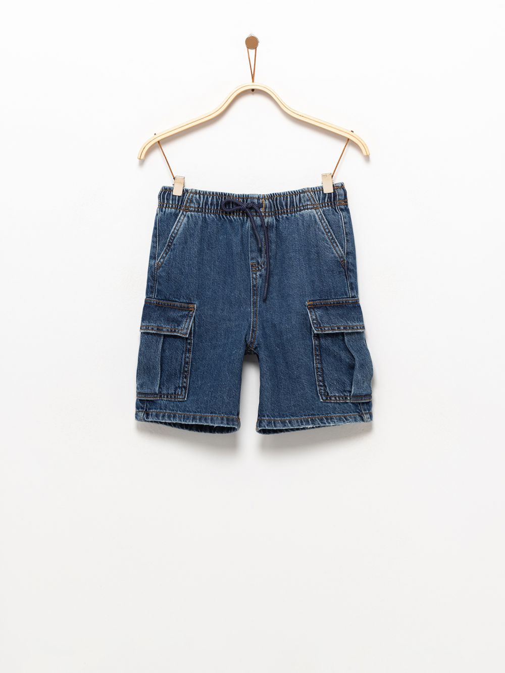 דגמ”ח ג’ינס קצר