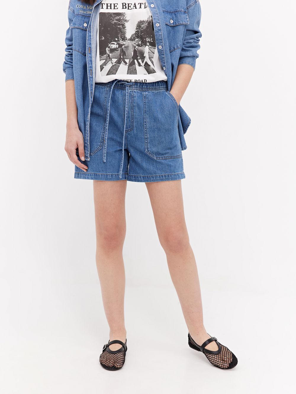 מכנסי ג’ינס קצרים