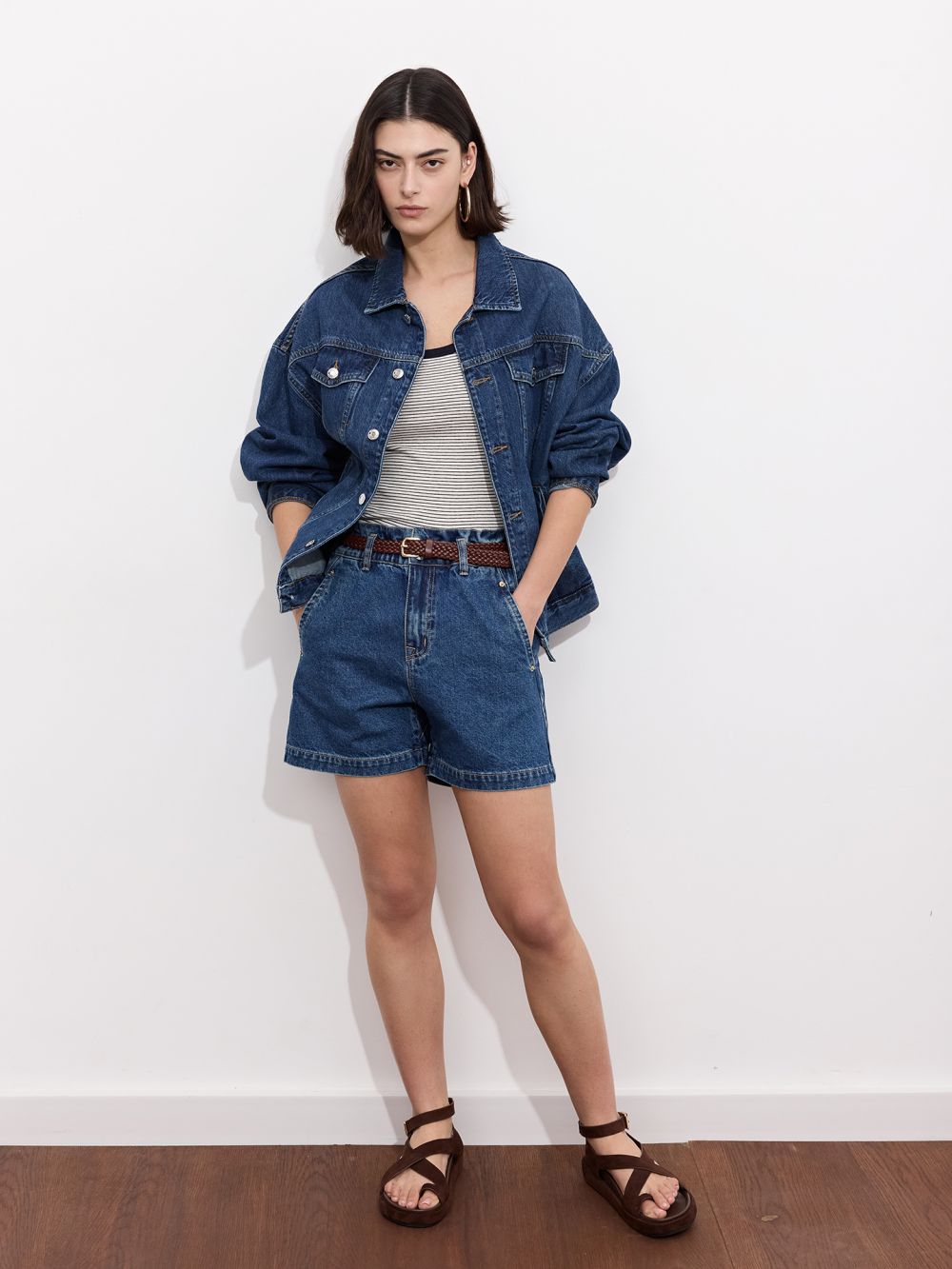 ג׳ינס BAGGY קצר עם חגורה