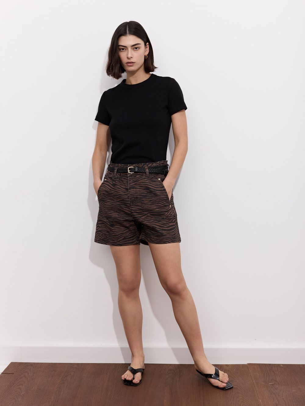 ג׳ינס BAGGY קצר עם חגורה