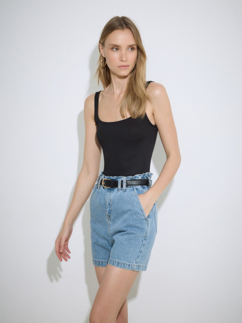 ג׳ינס BAGGY קצר עם חגורה