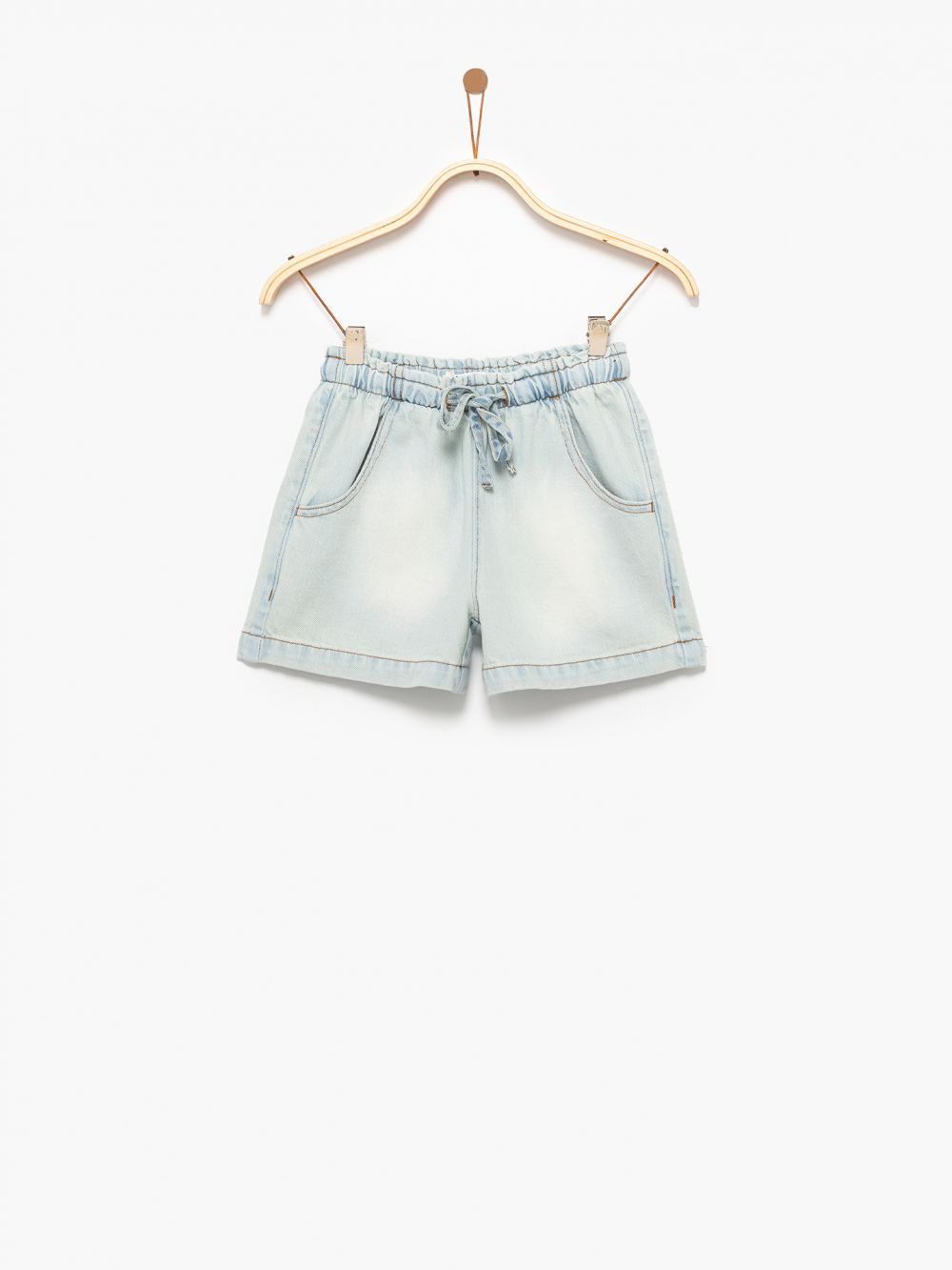 ג׳ינס עם שרוך