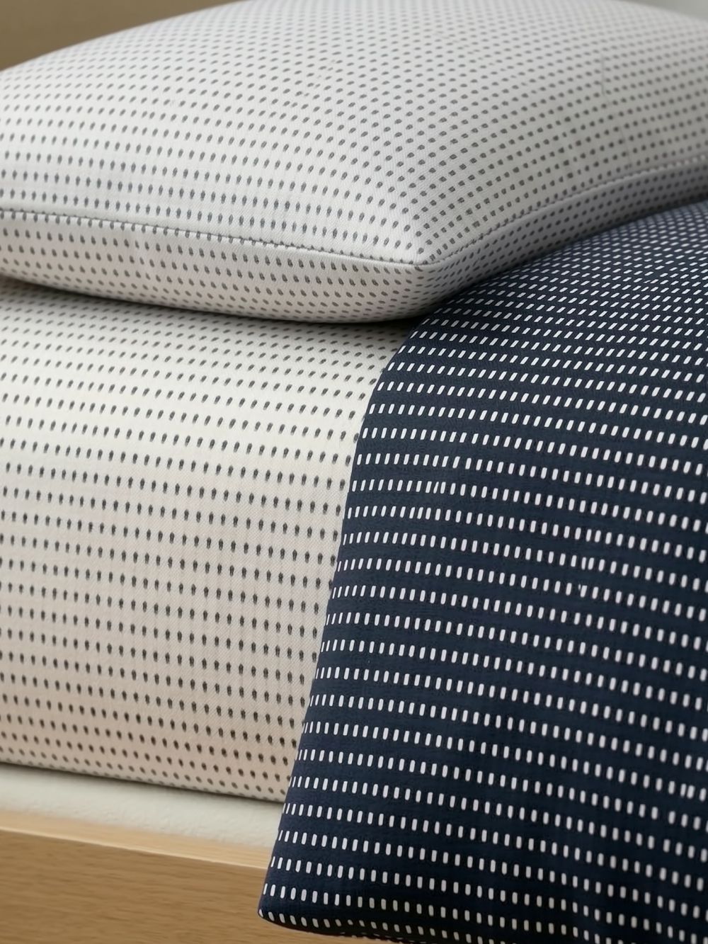 סט מצעים גרסי כחול לבן  יחיד 90x200 ס”מ