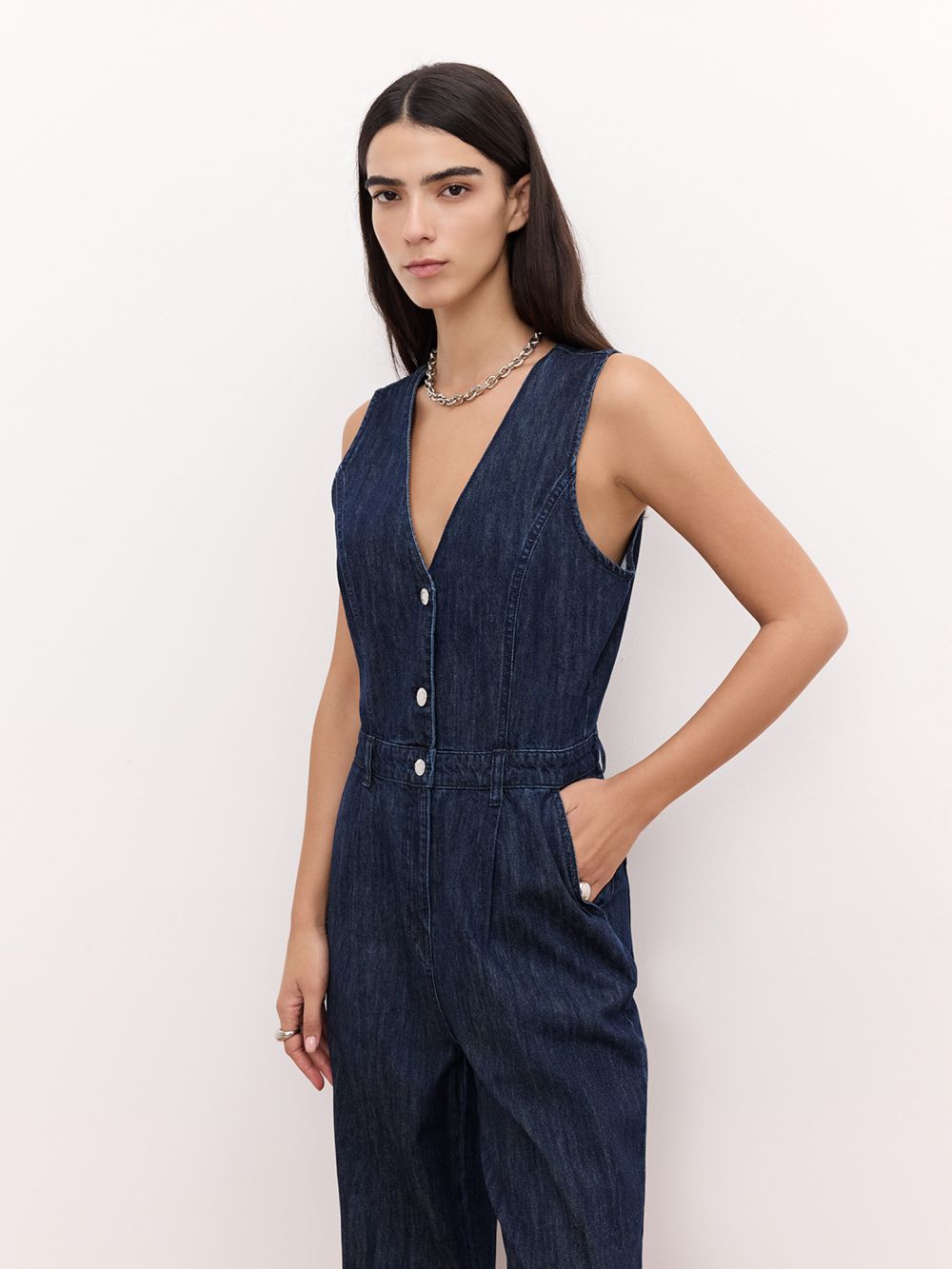 אוברול וסט במראה ג׳ינס