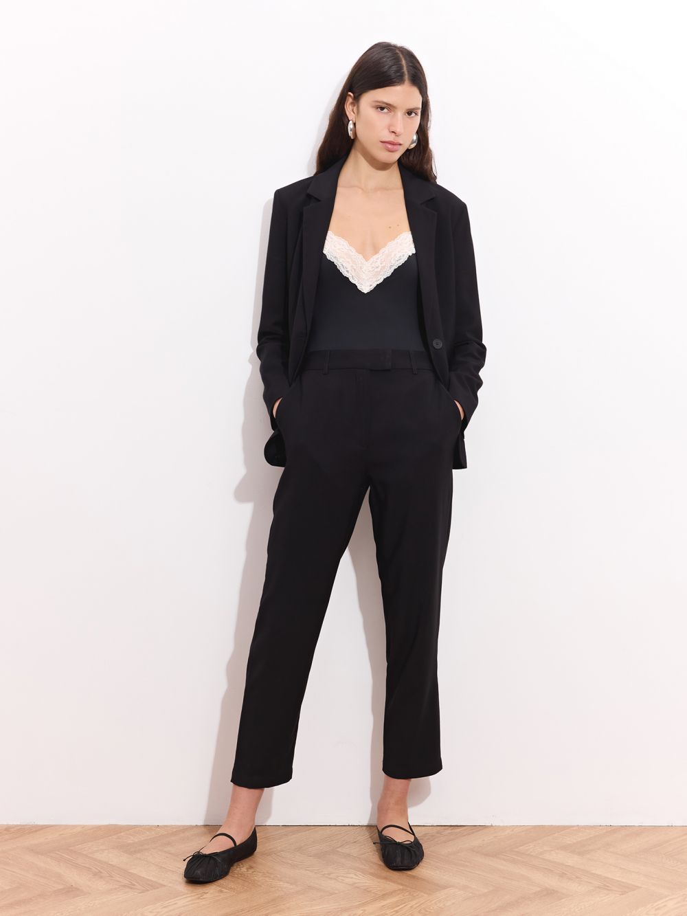 מכנסיים מחויטים עם גומי